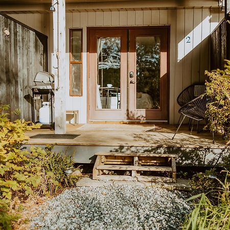 Lunar Cove Inn Charters And Tours Tofino Exterior foto