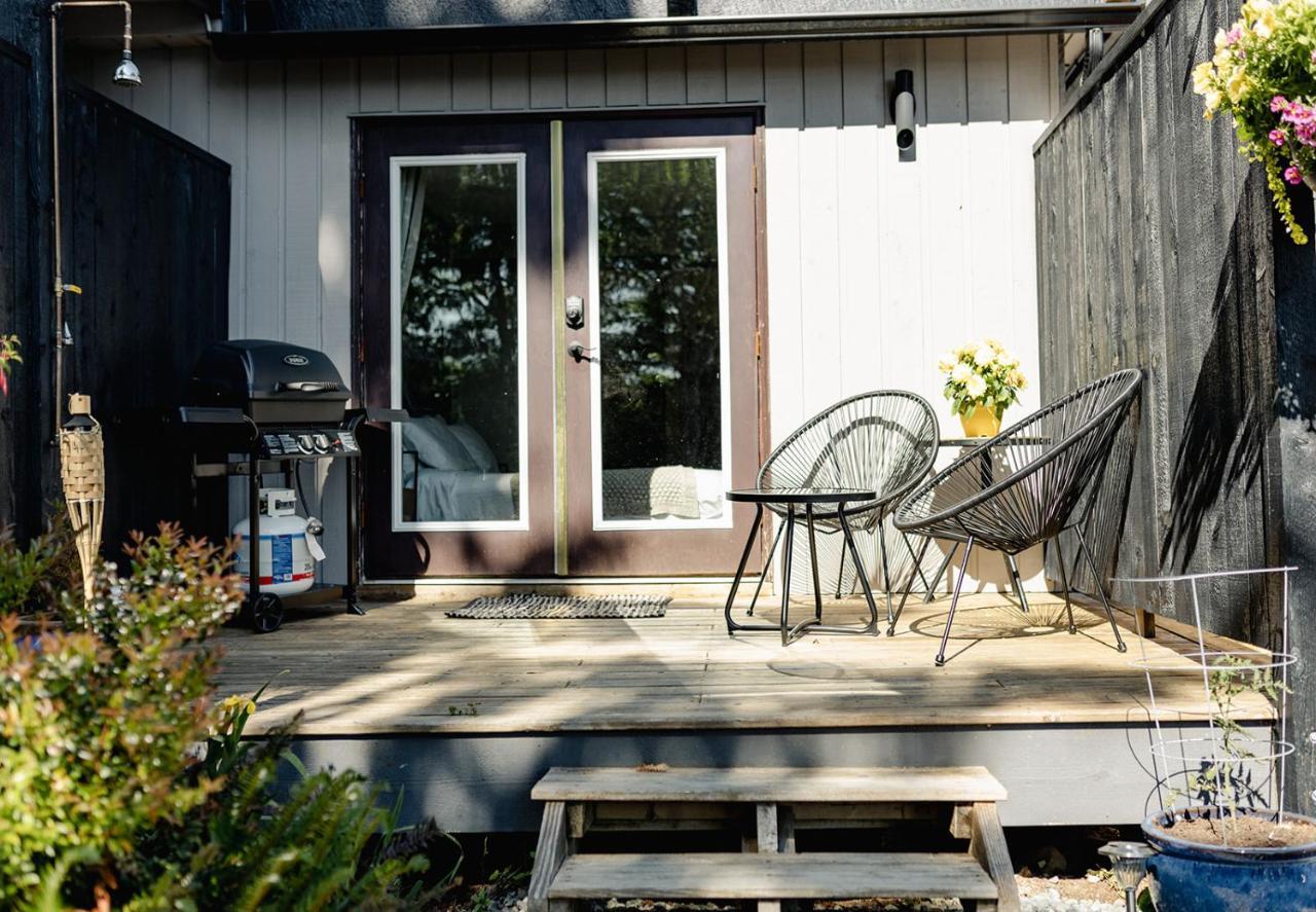 Lunar Cove Inn Charters And Tours Tofino Exterior foto
