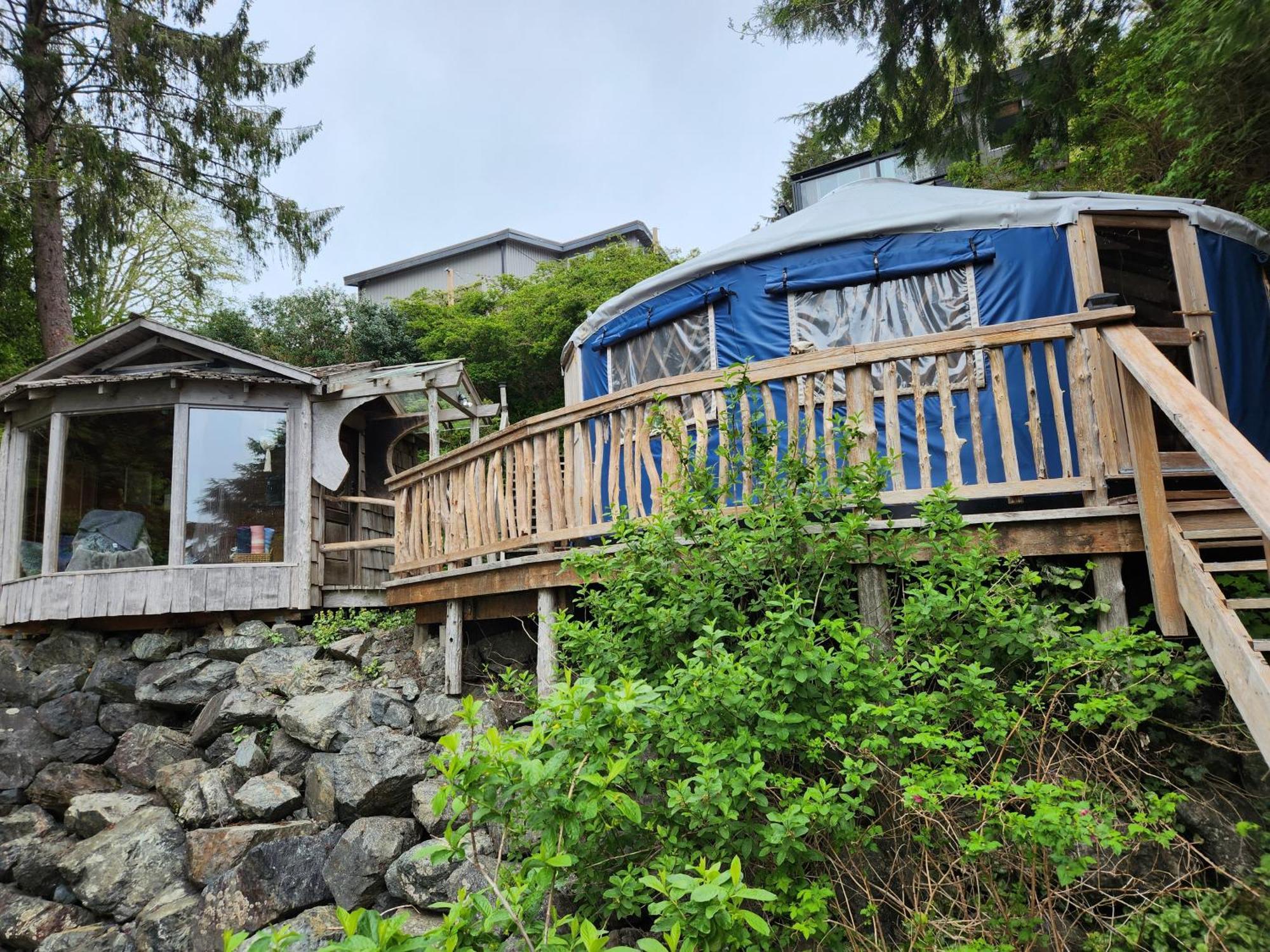 Lunar Cove Inn Charters And Tours Tofino Exterior foto